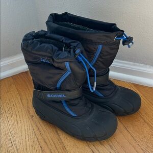 Sorel Black Boots with Blue Trim boys youth 3